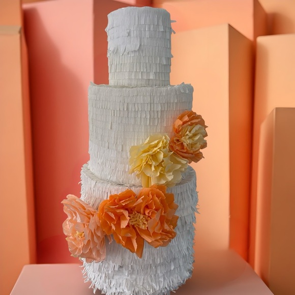 3’ Piñata Wedding Cake 🍰🪅 | Handmade Custom Design - Picture 5 of 10